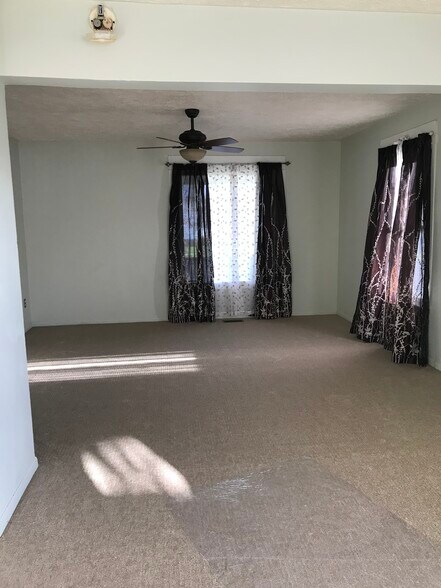 Living room - 1301 Jerome St