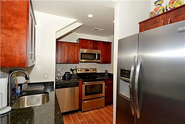 Building Photo - 817 6th St NW