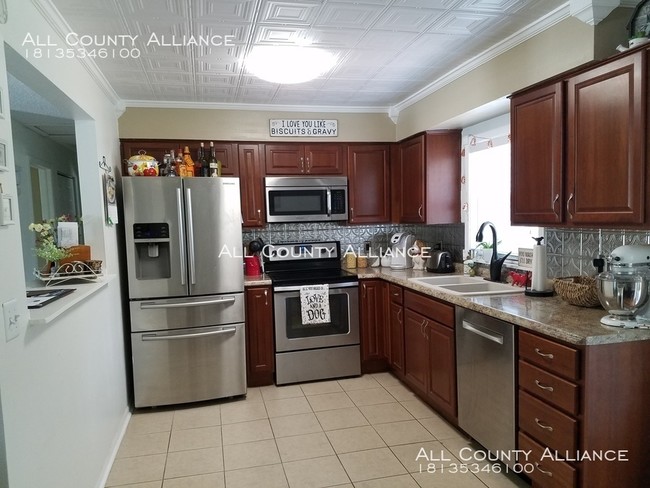 Building Photo - 6062 Country Club Rd
