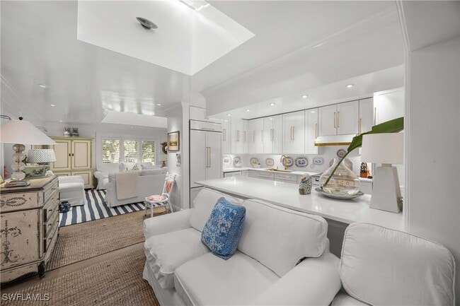 Building Photo - 295 6th St N