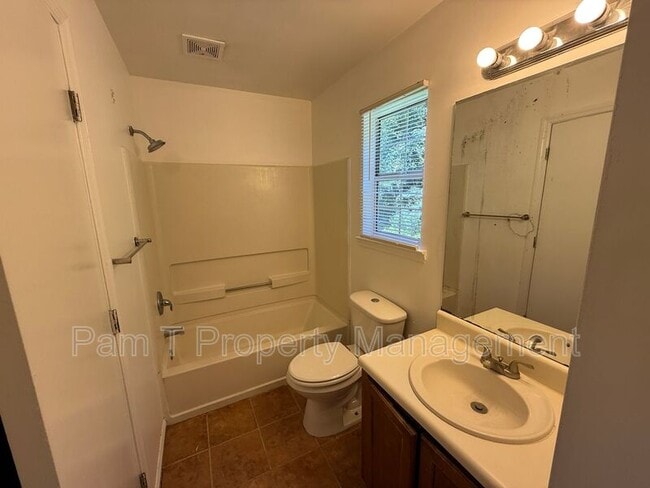 Building Photo - 105 Laurelwood Dr