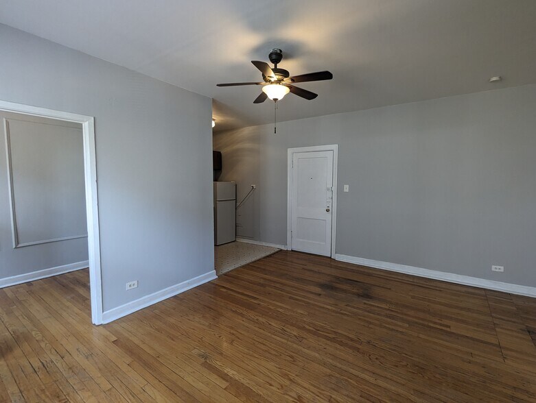 Building Photo - 1044 W George St