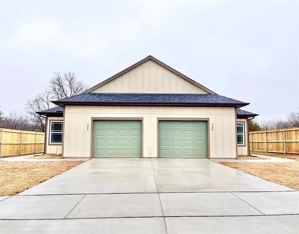 Building Photo - 327 E Nelson St