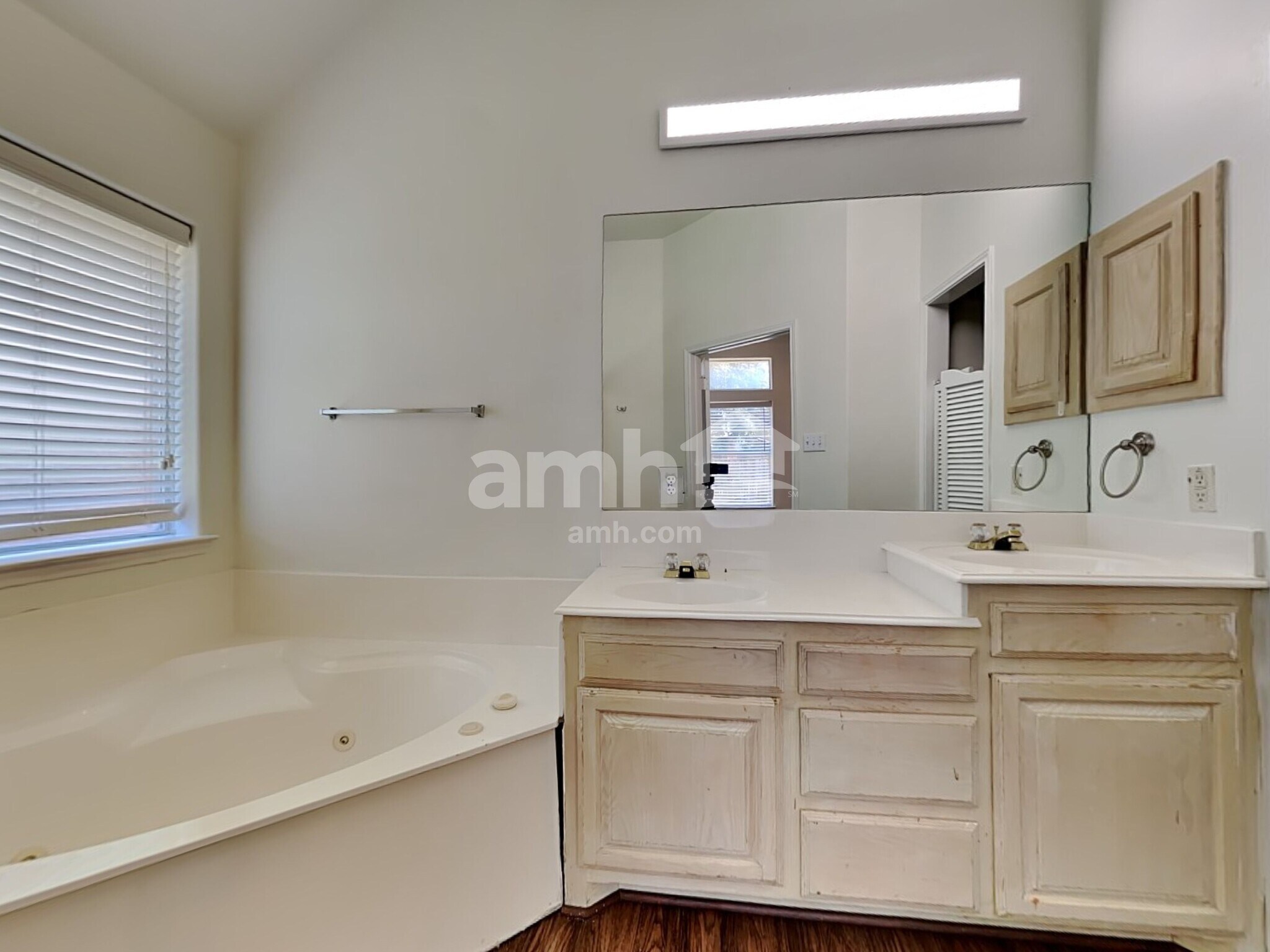 Building Photo - 9020 Saranac Trl