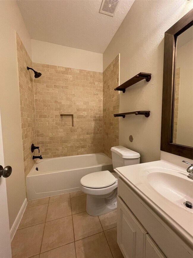 Building Photo - 2313 Cantabria Ln