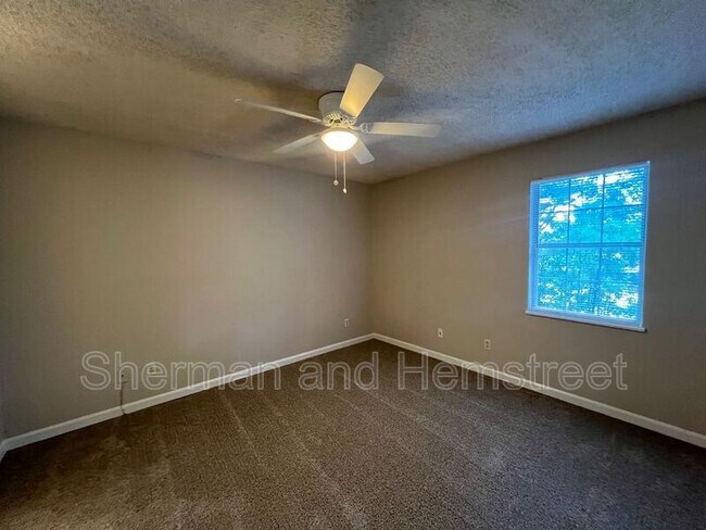 Building Photo - 216 Commons Dr