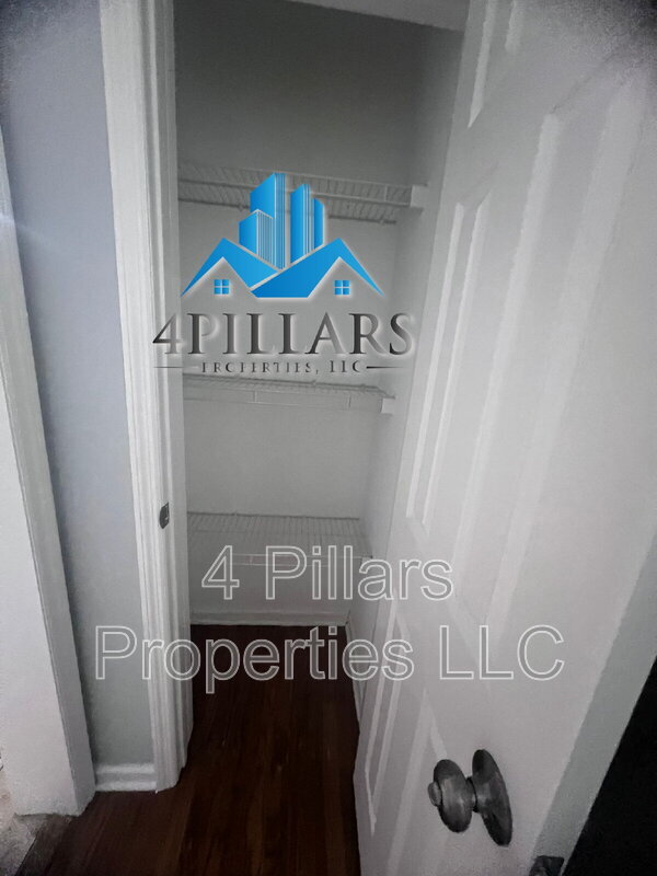 Building Photo - 403 Kenwood St