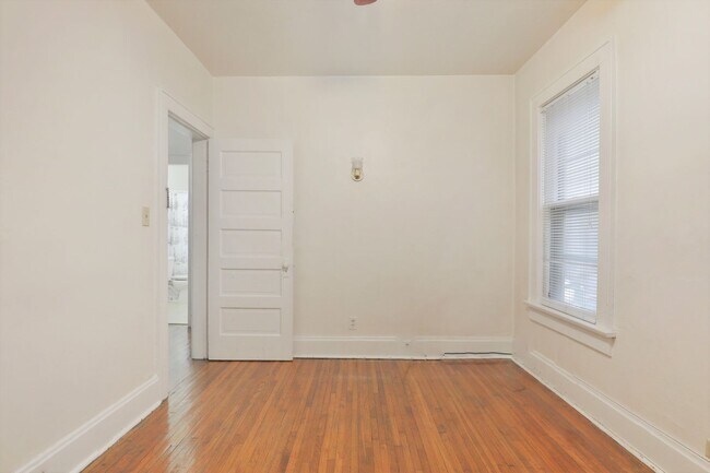 Building Photo - Central Campus - Newly renovated 4 Bedroom 2 Bathroom House