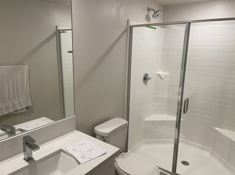 Bath 3 - 2065 Bravo Loop