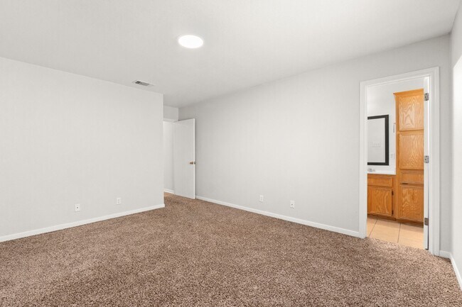 Building Photo - 1404 Chips Dr