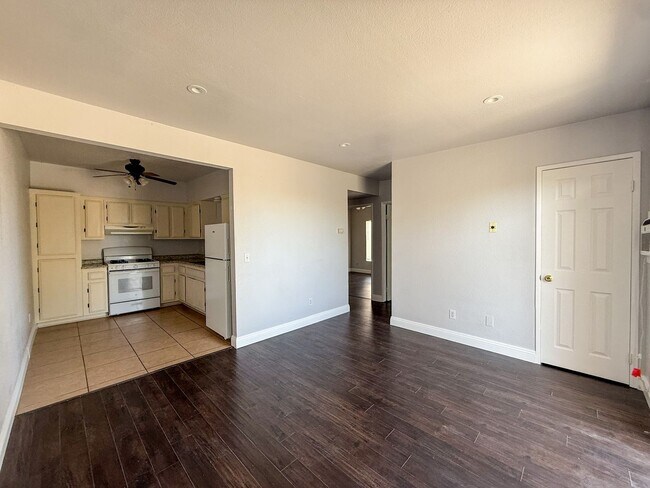 Building Photo - 73407 Sunnyvale Dr