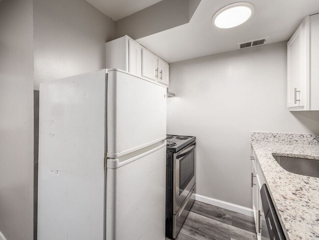 Interior Photo - 60-76 W. 8th Avenue