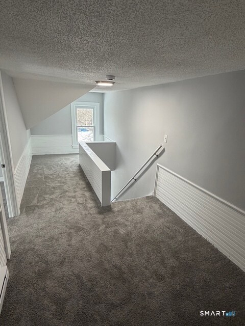 Building Photo - 122 River Rd