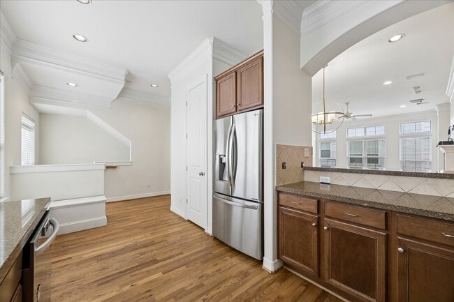 Building Photo - 612 Leverkuhn St