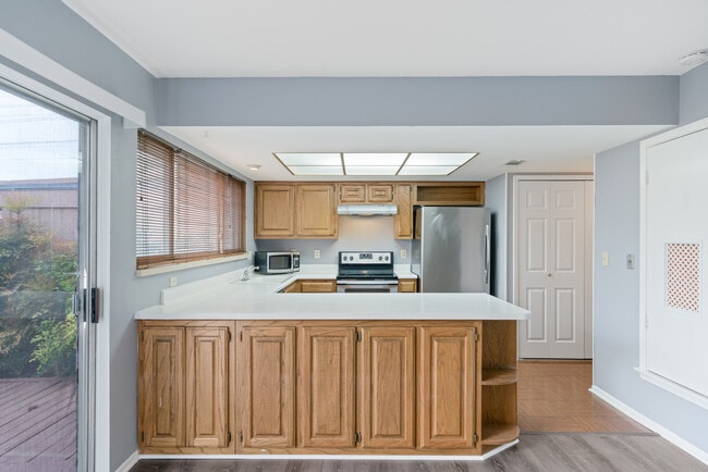 Building Photo - 10958 Crown Park