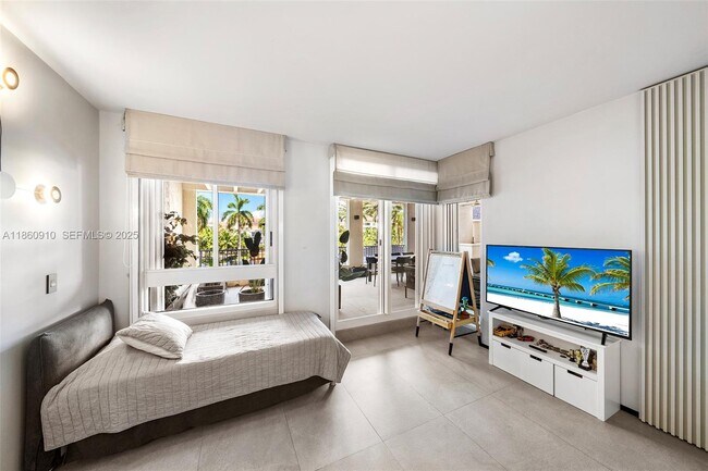 Building Photo - 785 Crandon Blvd