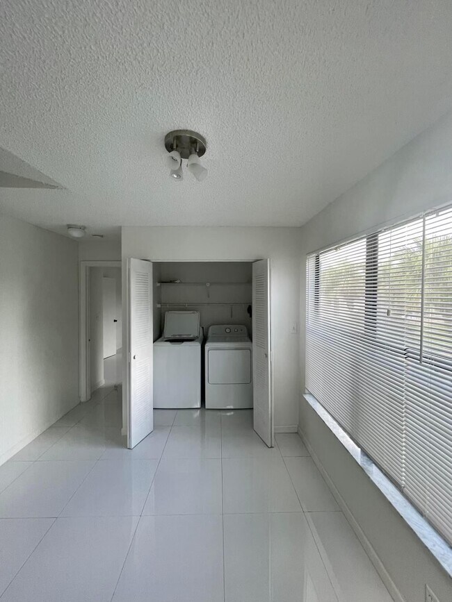 Building Photo - 2946 S University Dr
