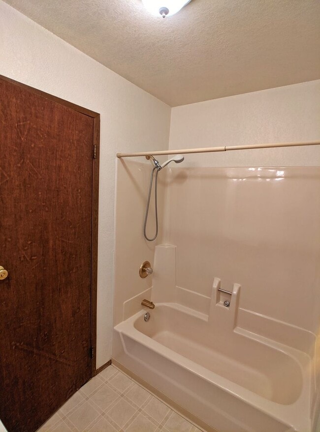 Building Photo - 2 Bed/2 Bath Spaulding Beach Condo