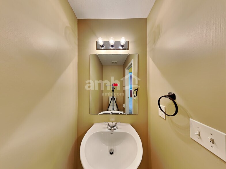 Building Photo - 1256 Canterhurst St