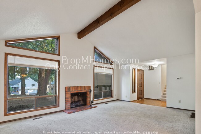 Building Photo - Spacious Tri-level Four Bedroom Home On Qu...
