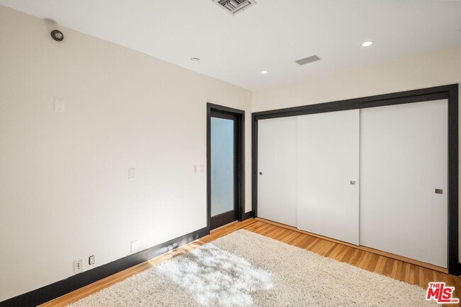 Building Photo - 215 S Anita Ave