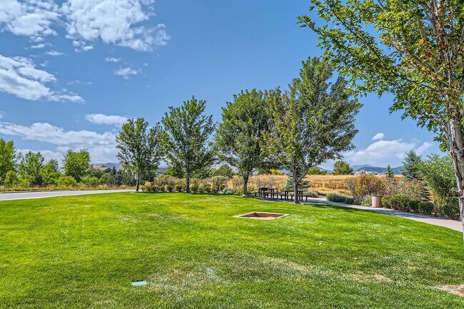 Building Photo - Beautiful 4 Bedroom Home with Stunning Vie...