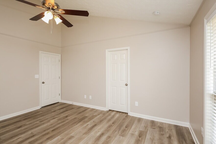Building Photo - 5912 Sycamore Ridge Dr