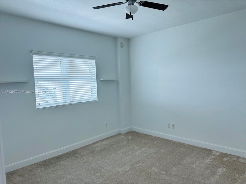 Building Photo - 14951 Royal Oaks Ln