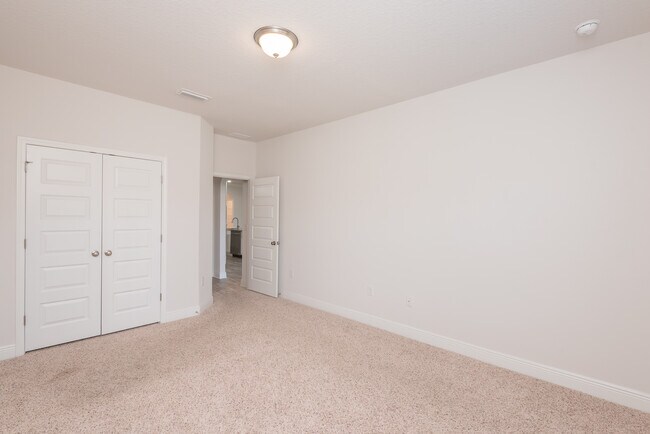 Building Photo - 9599 Pebble Stone Dr