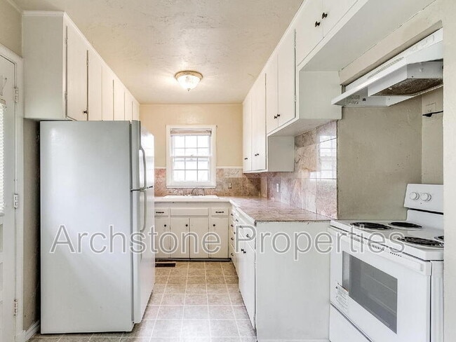Building Photo - 1614 SW 41st St