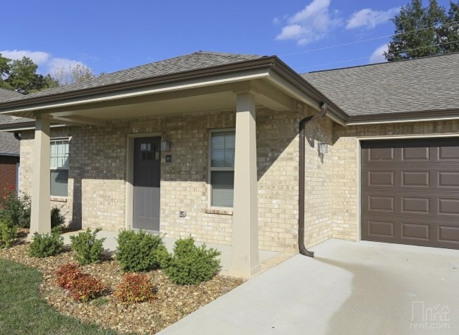 Building Photo - 102 Blackberry Dr