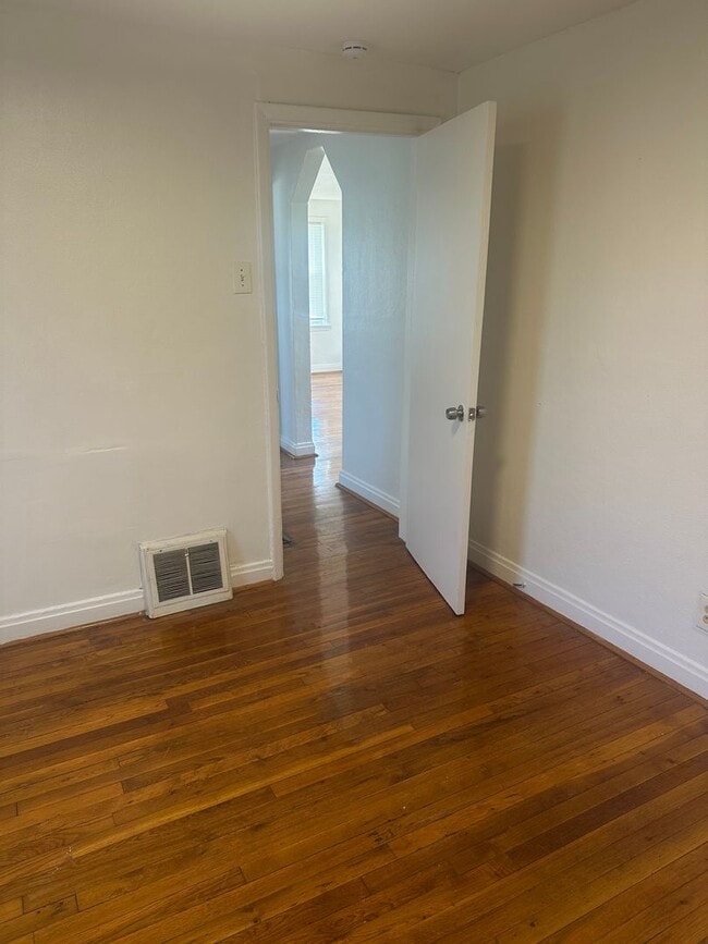 Building Photo - 1 MONTH FREE WITH A 1 YEAR LEASE - 2 bed 1...