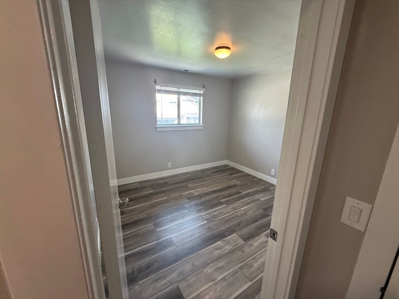 Building Photo - 2054 N 940 W