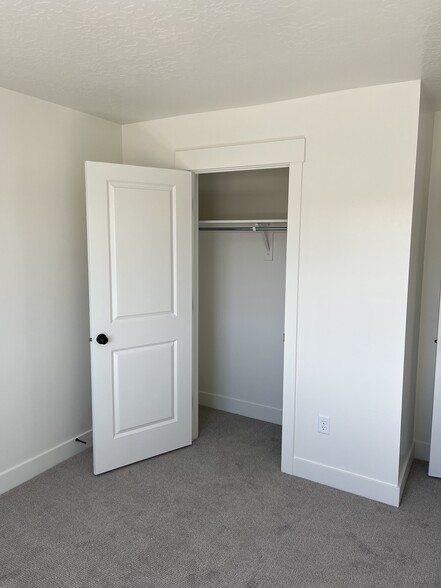 Second bedroom closet - 5643 S Duel Ln