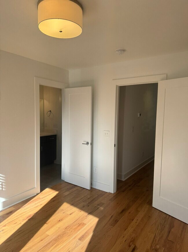 Building Photo - 1822 16th Ave N