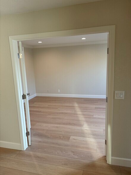 Building Photo - 3013 Notre Dame Dr