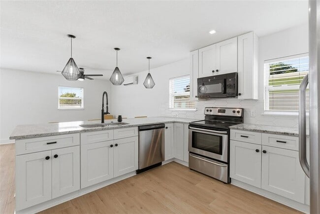 Building Photo - 3916 W Iowa Ave