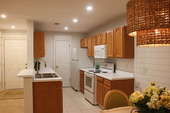 Building Photo - 4384 Daphne Ln