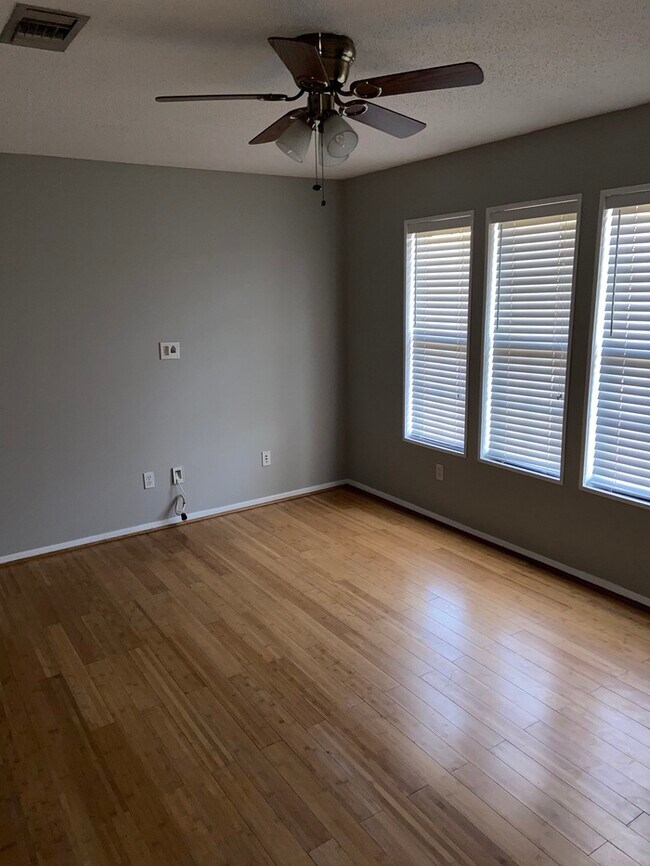 Building Photo - 3072 Queenstown Rd Trussville, AL