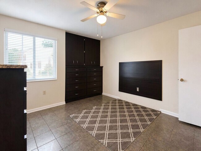 Building Photo - 614 Lake Carolyn Cir