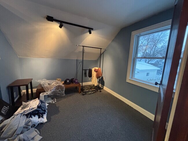 Building Photo - 717 S Fairview St