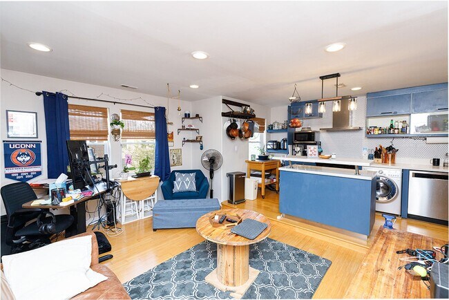 Building Photo - 1220 Holbrook Terrace NE