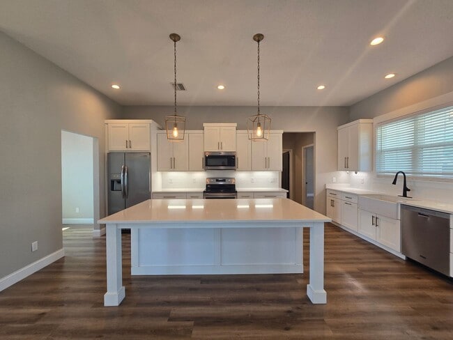 Building Photo - Beautiful 3-Bedroom, 3-Bath Home with Bonu...