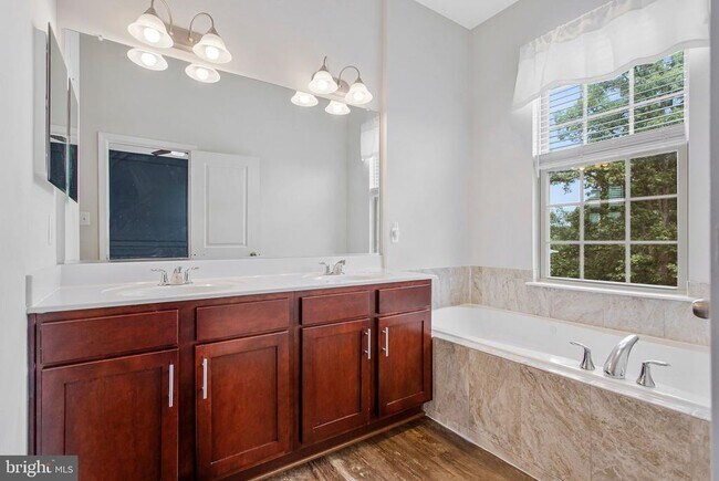 Building Photo - 703 Skippers Ln