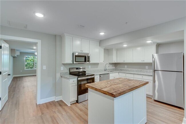 Building Photo - 710 Jesse Jewell Pkwy SE