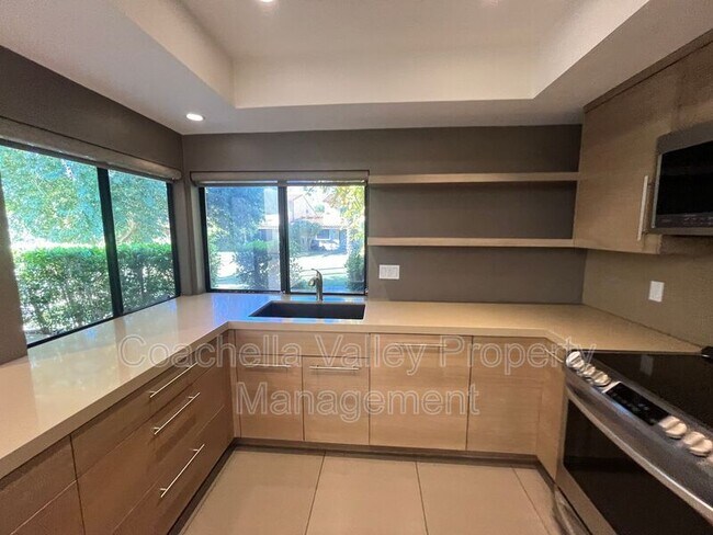 Building Photo - 287 S Civic Dr