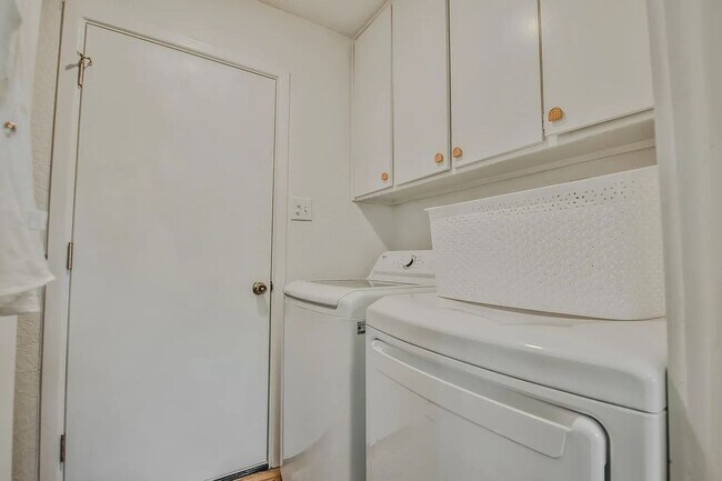 Building Photo - 3 Bedroom 2 bathroom house in Northwest Lu...