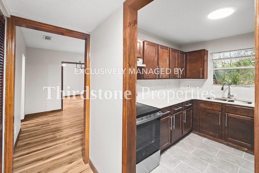 Building Photo - 345 W 40th St