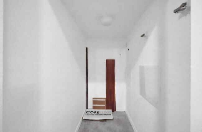 Building Photo - Villages of Bloomingdale