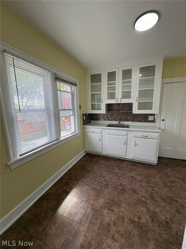 Building Photo - 3704 W 138th St